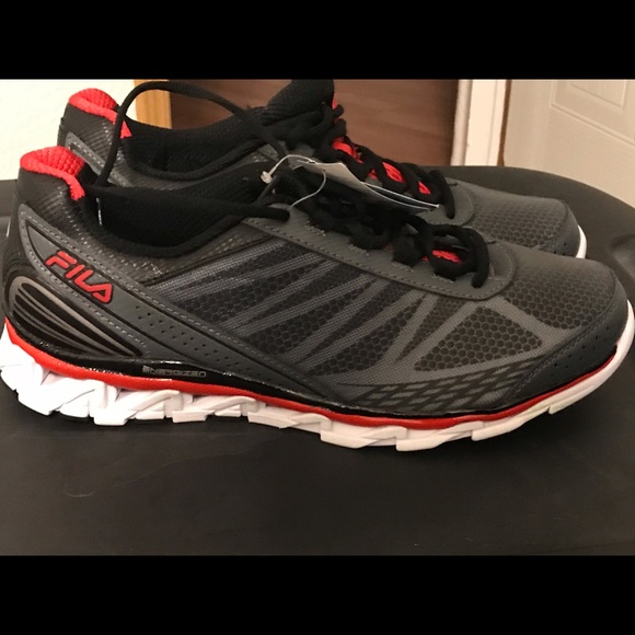fila tennis shoes mens price